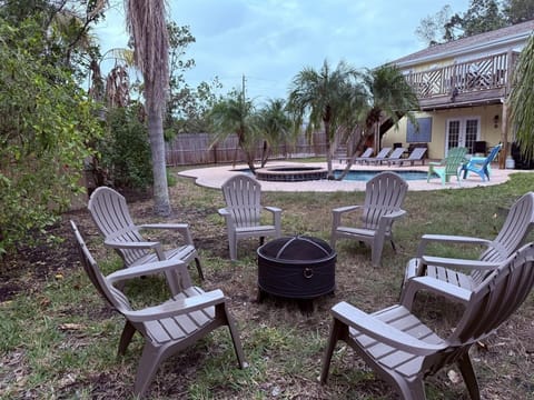 Walk 2 a water park PoolSteps to the beach House in Indian Rocks Beach