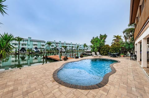 WaterfrontHeated PoolFoosballMins 2 Beach House in Indian Rocks Beach