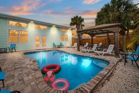 Walk to Clearwater Beach and Make Memories House in Clearwater Beach