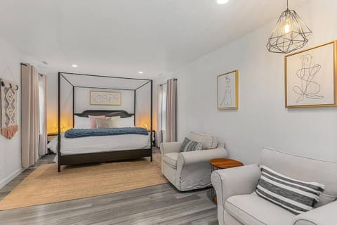 Walk to the waterfront - Charmwood House in Tacoma Apartment in Tacoma