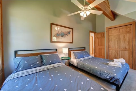 Berkshire Vacation Rentals: Great Barrington Cabin Sleeps 14 Walk To Town Cabin in Great Barrington