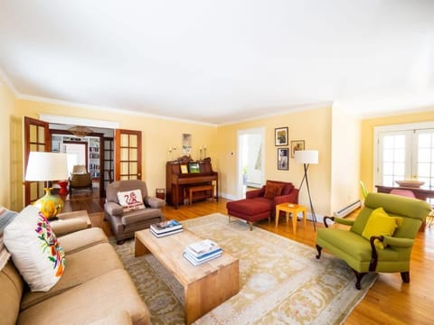 Classic Stockbridge Cottage House in Stockbridge