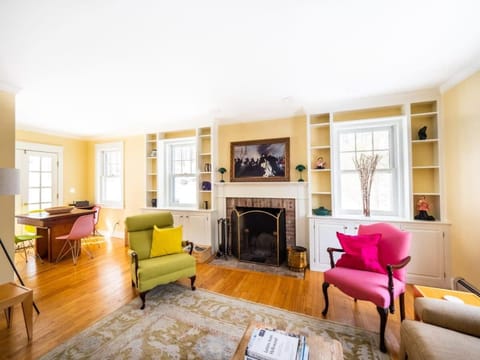 Classic Stockbridge Cottage House in Stockbridge