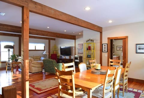 Berkshire Vacation Rentals: Peaceful Post and Beam Loft Sleeps 9 House in New Marlborough