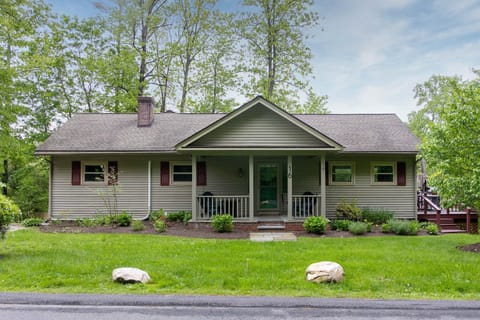Berkshire Vacation Rentals: Great Barrington Walkable To Lake And Town House in Great Barrington