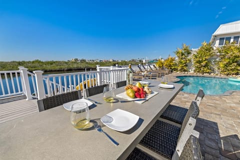 Waterfront Home, 5 bedrooms, Heated Pool, Sunsets! House in Hernando Beach