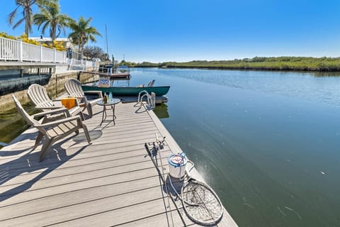 Waterfront Home, 5 bedrooms, Heated Pool, Sunsets! House in Hernando Beach