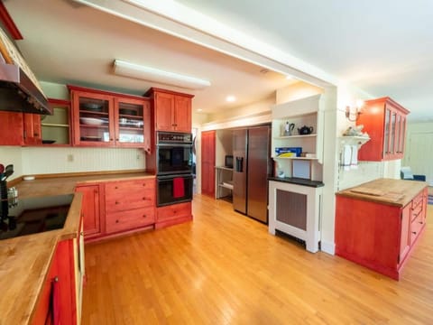 Berkshire Vacation Rentals: Renovated Five Bedrooms In Historic Williamstown House in Williamstown