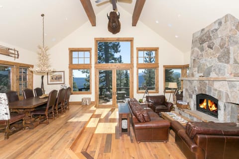 Overlook Lake View Lodge by Tahoe Getaways- Dog Friendly, HOA, Sauna, Hot Tub, Views of Donner Lake House in Truckee