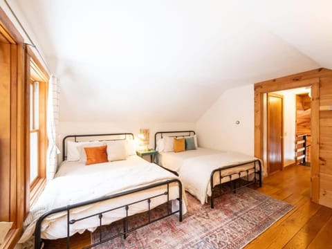 Berkshire Vacation Rentals: Private Cabin On Over 12 Acres Of Woods Cabin in Becket