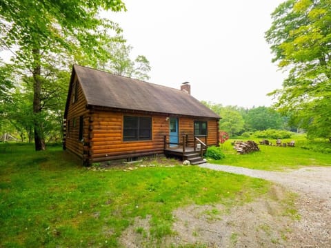 Berkshire Vacation Rentals: Private Cabin On Over 12 Acres Of Woods Cabin in Becket