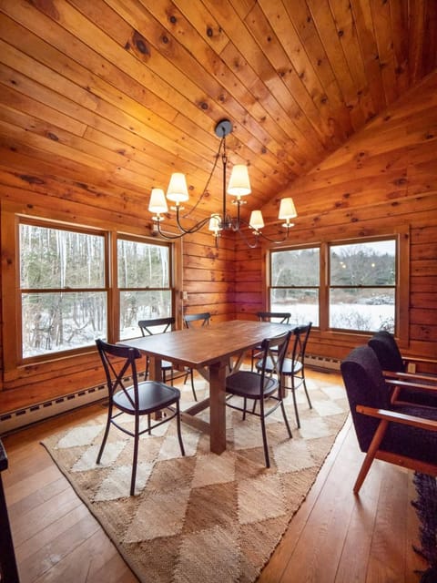 Berkshire Vacation Rentals: Private Cabin On Over 12 Acres Of Woods Cabin in Becket