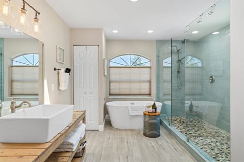 Bikini BeachHouse! Sleeps 16 wHeated PoolFirepit House in Indian Rocks Beach