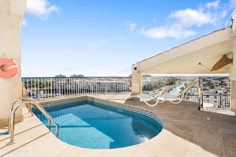 Day, Balcony/Terrace, Swimming pool, sunbed