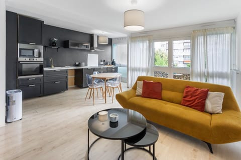 Living room, Dining area, oven, stove