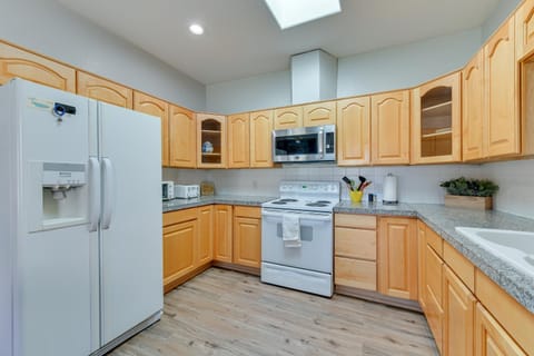 Eloy Vacation Rental with Community Pool and Courtyard Apartment in Eloy