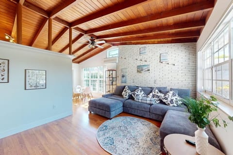 Hallandale Hideaway House in Hallandale Beach