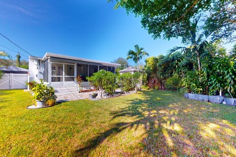 Hallandale Hideaway House in Hallandale Beach