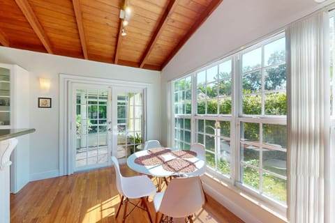 Hallandale Hideaway House in Hallandale Beach