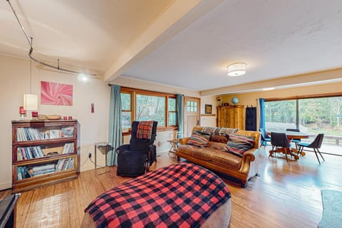 Little Sand Creek Chalet House in Ponderay