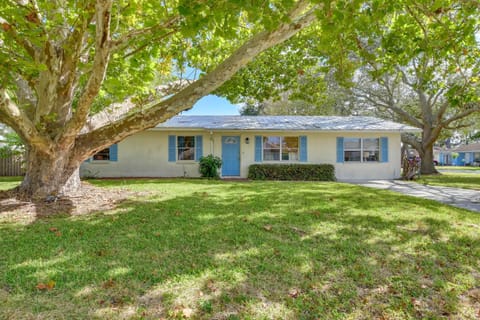 3 Mi to Riverwalk Pet-Friendly Home with Yard! House in Palmetto