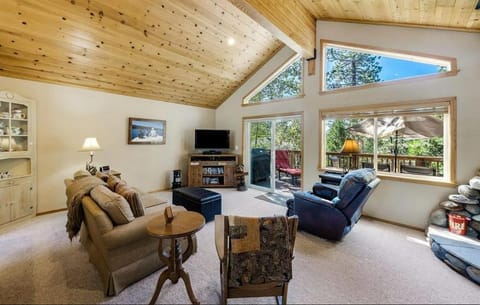 New Listing! Woodland Heights at Tahoe Park- Pet Friendly - Private Beach House in Tahoe City