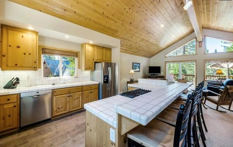 New Listing! Woodland Heights at Tahoe Park- Pet Friendly - Private Beach House in Tahoe City