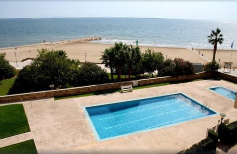 Pool view, Sea view