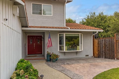 Spacious 5BR San Jose Home w Parking & Backyard House in San Jose