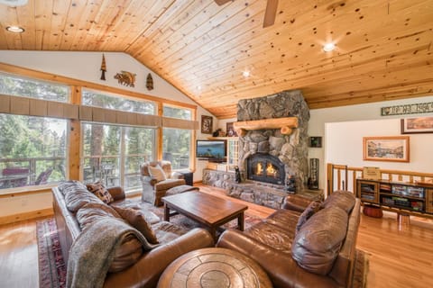 Fawn View by Tahoe Getaways - Spacious 5 BR w Pool Table-Short Drive to Northstar House in Tahoe Vista
