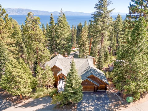 Fawn View by Tahoe Getaways - Spacious 5 BR w Pool Table-Short Drive to Northstar House in Tahoe Vista