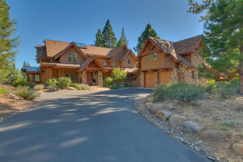 Highland Estate at Old Greenwood - Large, Luxury, Private Hot Tub & Amenity Access House in Truckee