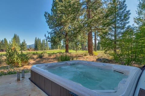 Highland Estate at Old Greenwood - Large, Luxury, Private Hot Tub & Amenity Access House in Truckee