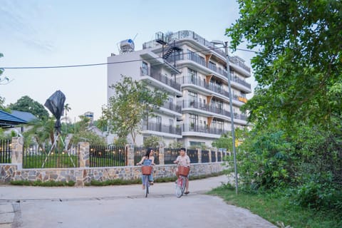 Spring, Day, Neighbourhood, Natural landscape