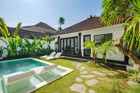 Property building, Swimming pool
