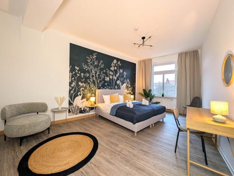 Bed, Living room, Photo of the whole room, Seating area, Bedroom