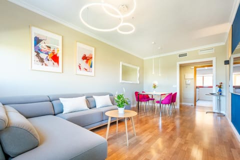 TV and multimedia, Living room, Seating area, Dining area