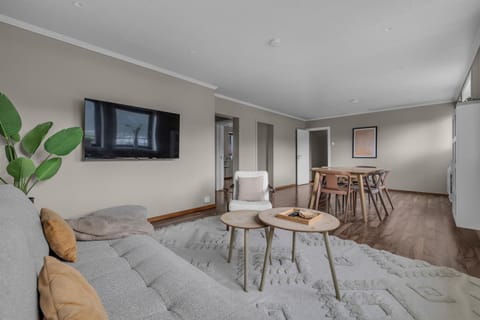 TV and multimedia, Living room, Photo of the whole room, Seating area