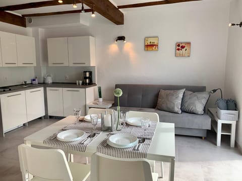 Living room, Photo of the whole room