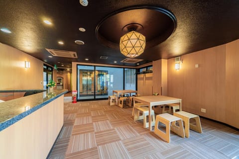Restaurant/places to eat, Banquet/Function facilities, Seating area