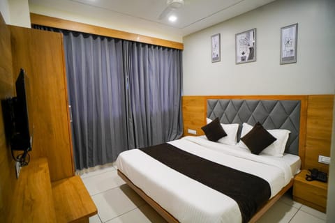 Bed, TV and multimedia, Photo of the whole room, Bedroom, soundproof
