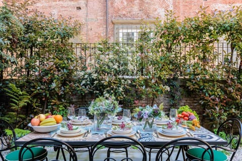 The Healing Garden, 4 bedrooms Villa inside the Walls Apartment in Capannori