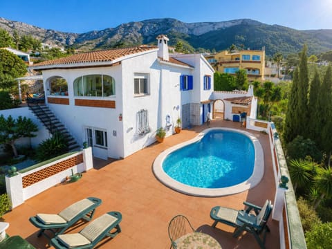 Property building, Spring, Off site, Day, Natural landscape, Summer, Swimming pool, sunbed