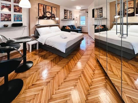 Bed, Photo of the whole room