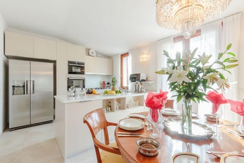 Casa Stella, a superb 2 bedrooms and Terrace Apartment in Lucca