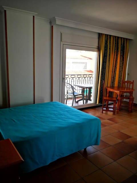 Apartamentos Leonor Carihuela Apartment in Torremolinos