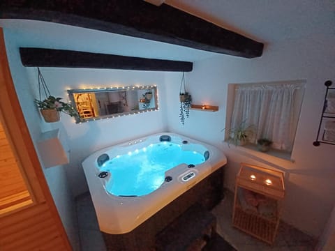 Hot Tub, Spa and wellness centre/facilities