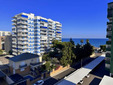Neighbourhood, Sea view, Location