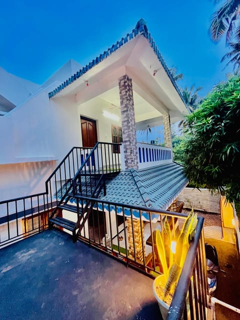 Property building, View (from property/room), Balcony/Terrace