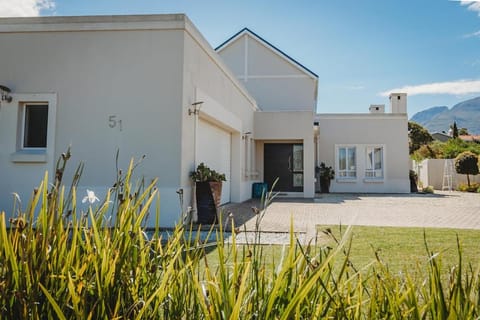 Fifty1 on Long on Kingswood Golf Estate House in Western Cape